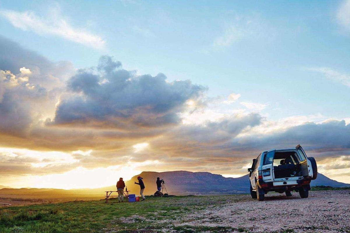 退休后自驾旅游买什么车好