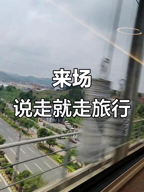 有一句歌词是还是不够勇气把你的手握紧,这首歌是谁唱的?叫什么名字?